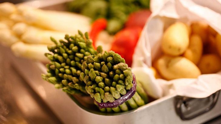 Frisches Gemüse und andere Zutaten aus regionaler Herstellung für das Warenkorb-Menü.