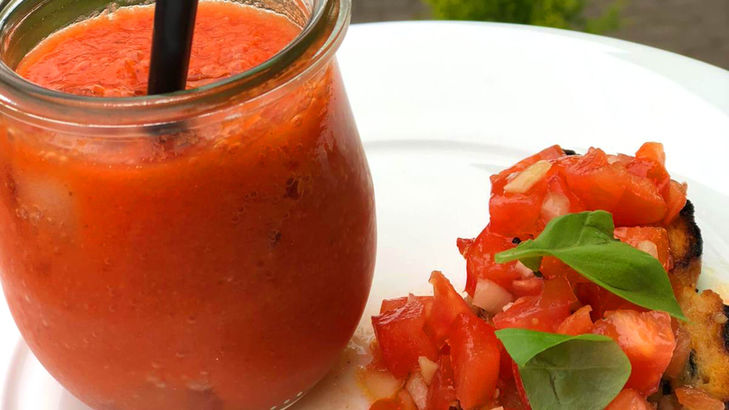 Andalusische Gazpacho aus Tomaten - eiskalt genießen
