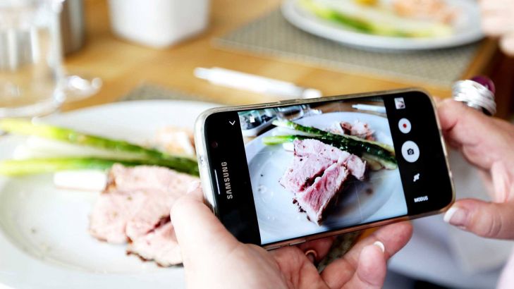 Das Foodfoto für das Social Media Network dokumentiert das Ergebnis des Kochkurses »Fleisch – Einfach lecker!«