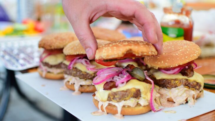 Anrichten des Burgers