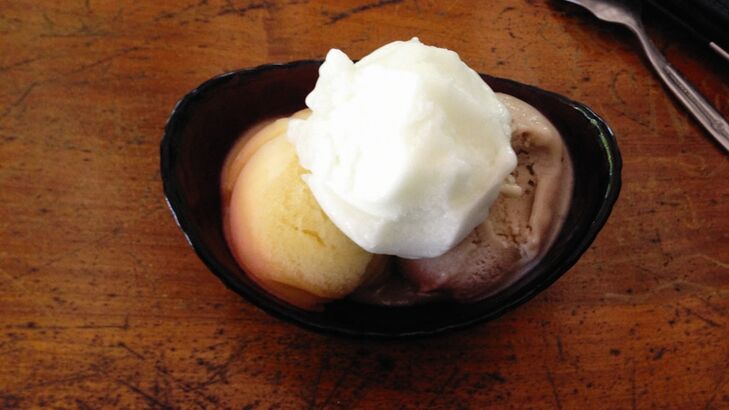 Apfel Tarte mit Pralinen-Eis