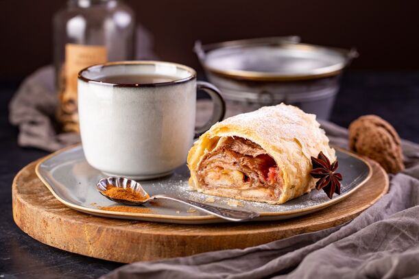 Lieblingsrezept: Apfelstrudel mit Vanillesauce und Schlagobers