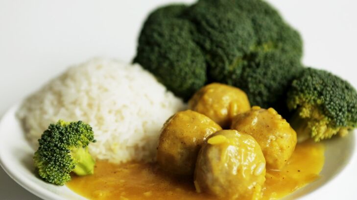 Cappuccino vom gelben Curry mit Entensaté