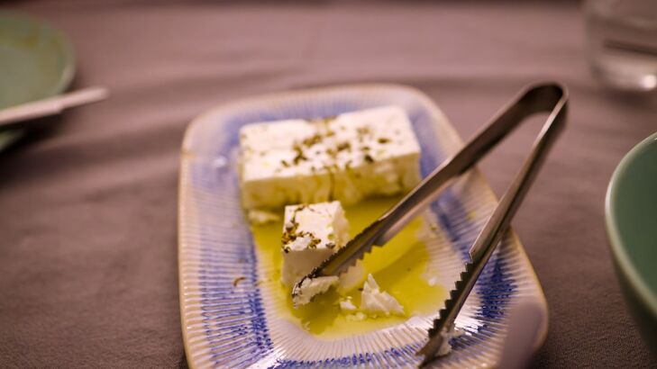 Feta im Filoteig mit Honig und Sesam