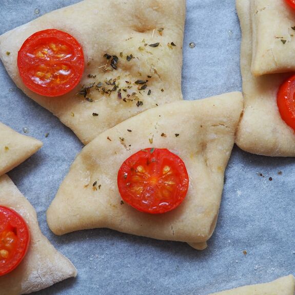 Kochateliers Kochrezept: Fladenbrot mit Tomaten und Schafskäse