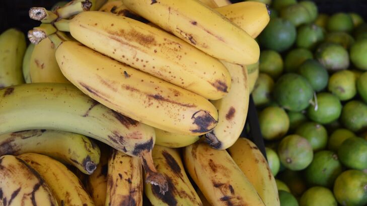 Gebackene Banane mit Kaffir-Limetten-Sauce