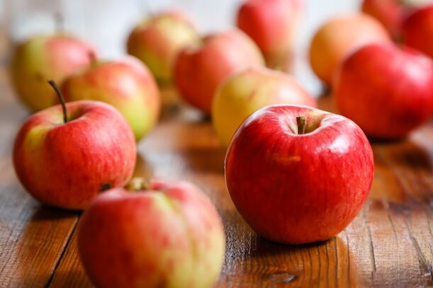 Lieblingsrezept: Gebratene Äpfel mit Rosmarin & Serrano