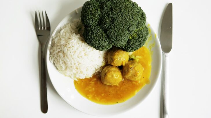 Gedämpfte Fleisch-Bällchen mit Basmati-Reis
