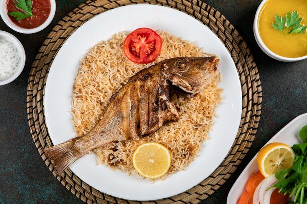 Lieblingsrezept: Gefüllte Dorade „Royal“ im Ganzen gegart
mit Pinien-Couscous und Rosmarin-Tomaten-Dip
