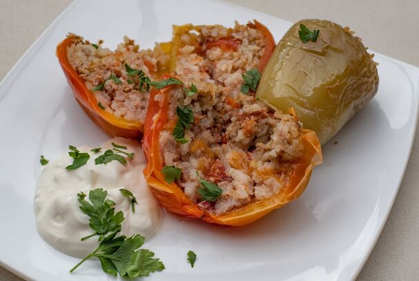 Lieblingsrezept: Gefüllte Paprika mit Frischkäse, Kräutern und Ei