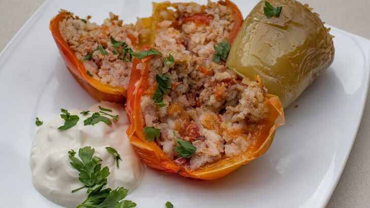 Gefüllte Paprika mit Frischkäse, Kräutern und Ei