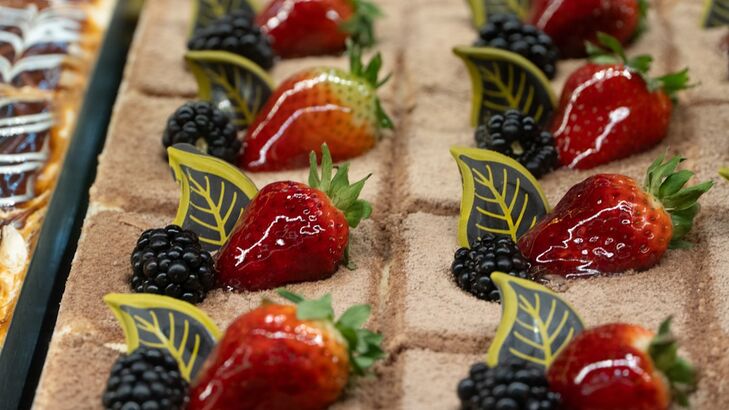 Mini-Schokotartes mit Früchten