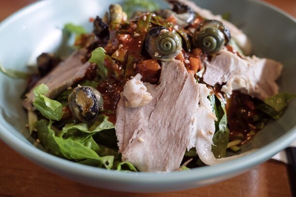 Lieblingsrezept: mit Blattsalaten und Pinienkern-Vinaigrette