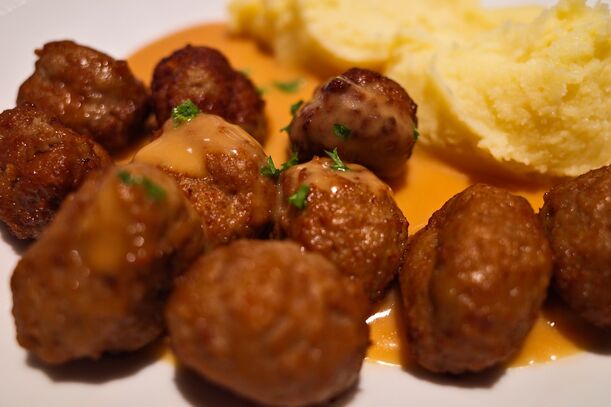 Lieblingsrezept: mit Laugenknödeln und Preiselbeer-Sauce