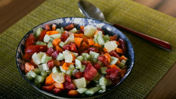 Paprika-Erdnuss-Salat