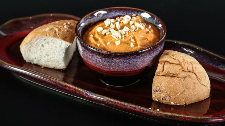 Paprika-Walnuß-Paste