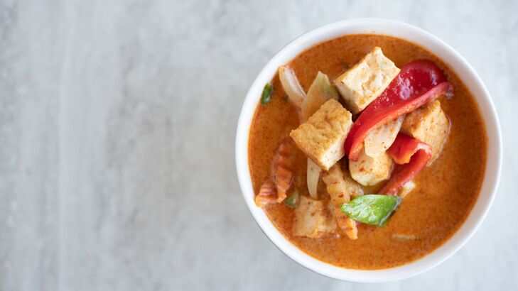 Rahmsuppe vom roten Curry mit Kokosmilch