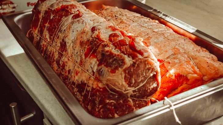 Rosa gebratene Roulade von der Rinderhüfte