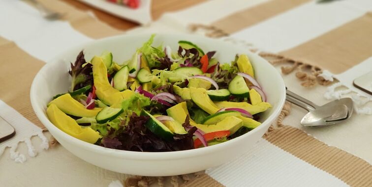 Lieblingsrezept: Salat von Avocado, Rucola und roter Zwiebel