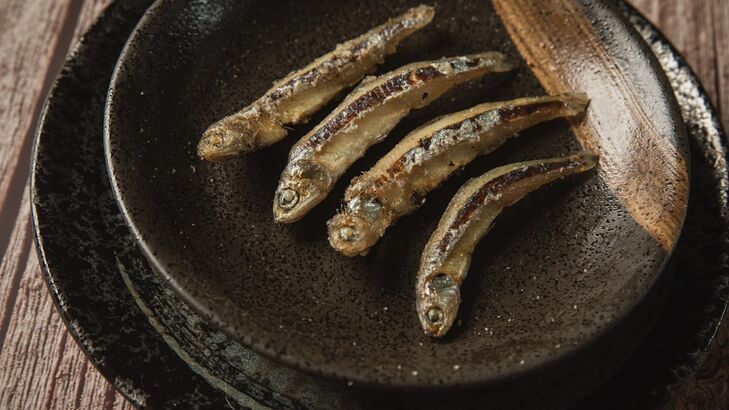 Sardinen mit Meersalz und Zitronenöl