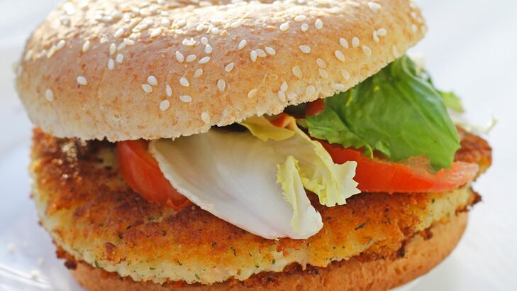 Veggi-Burger mit Mozzarella