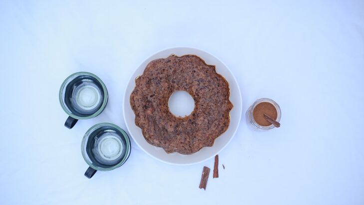 Weihnachtlich gewürzter Schokoladenkuchen