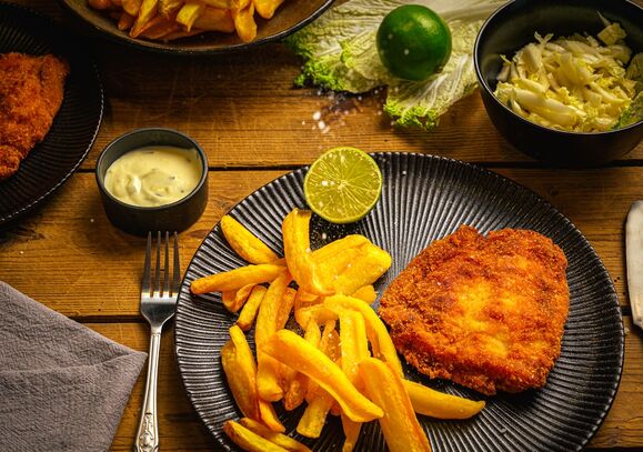 Lieblingsrezept: Wiener Schnitzel vom Kalbsrücken mit Kartoffel-Radieschen-Salat