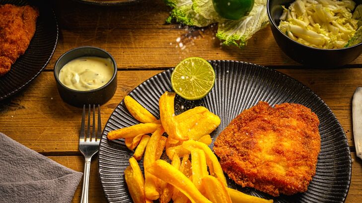 Wiener Schnitzel vom Kalbsrücken mit Kartoffel-Radieschen-Salat