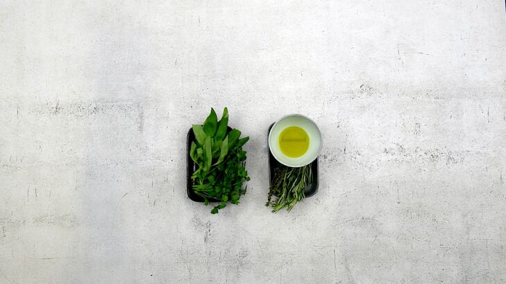 Wildkräutersalat mit Olivenöldressing