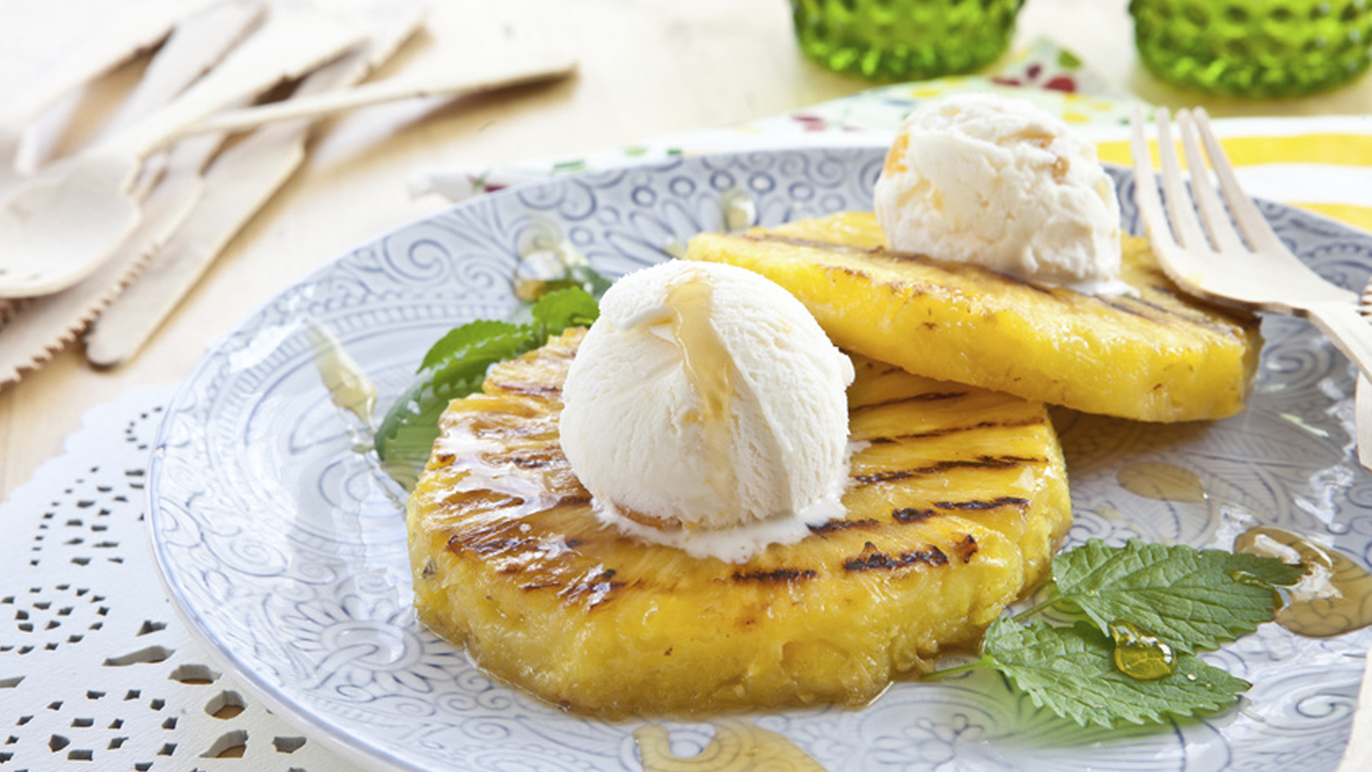 Gegrillte Ananas mit Eis ist ein echter Hit in unseren Grillkursen.