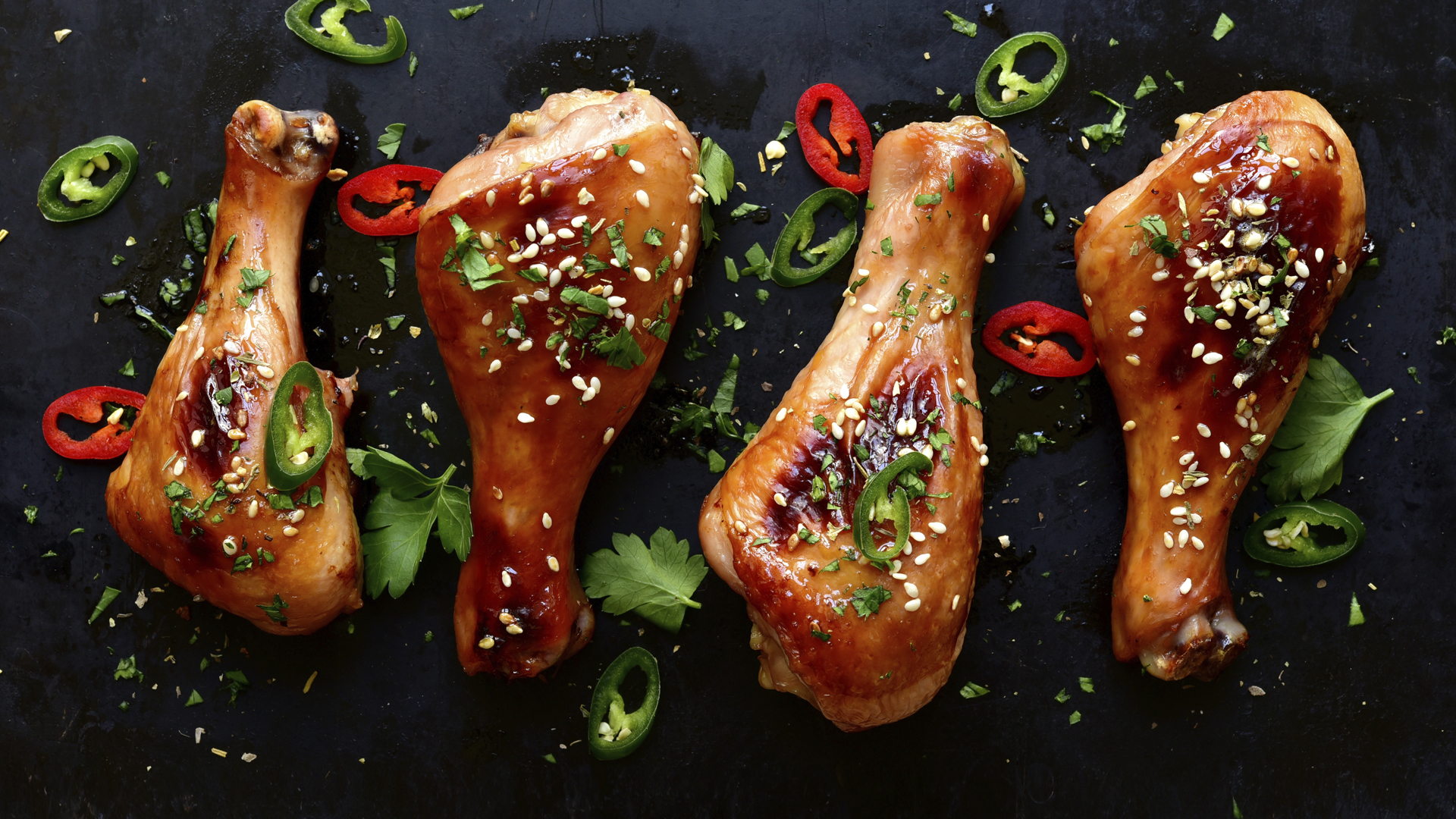 Mit unserem leckeren Sticky Chicken holen wir asiatische Aromen auf den Grill!