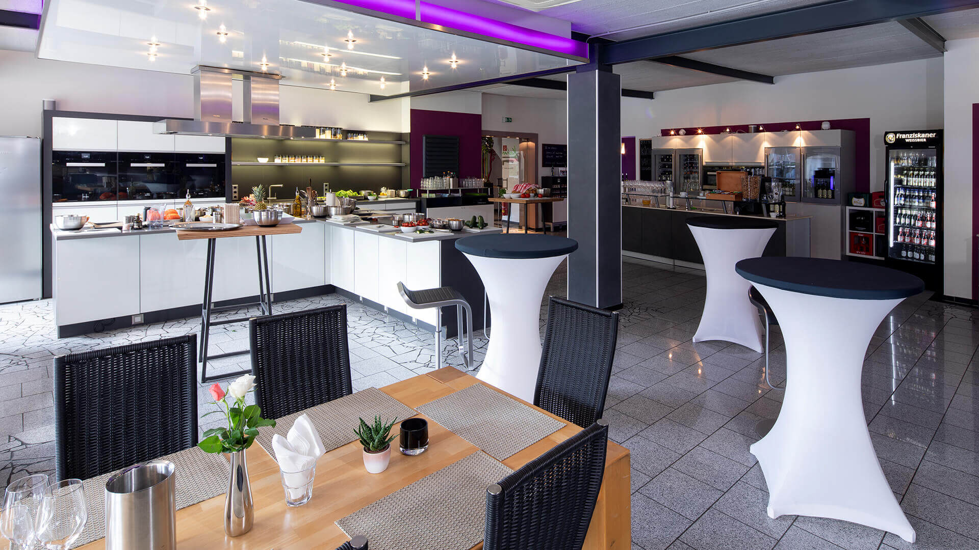 Viel Platz für Küchenparties und Teamevents im Kochatelier Bonn.