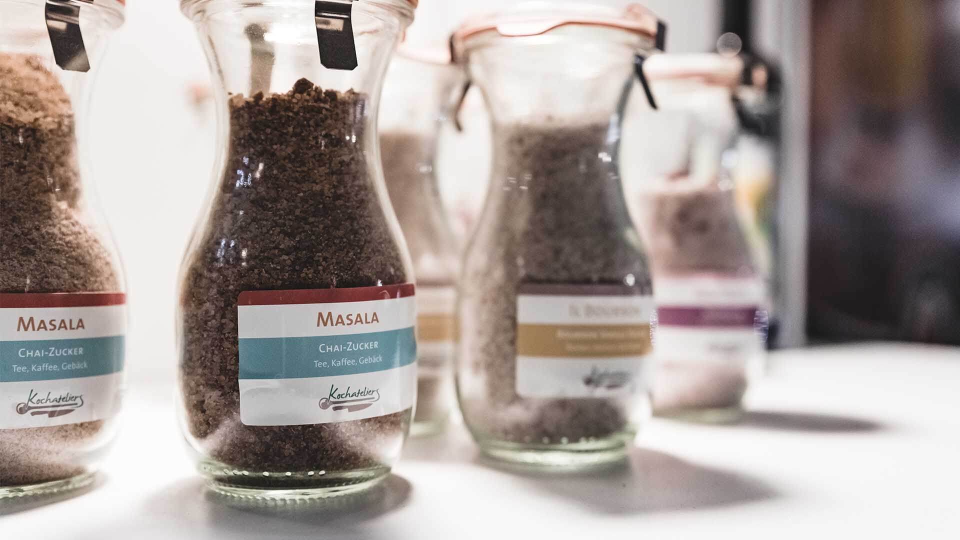 Verschiedene Gewürz-Salzmischungen verleihen den Kochkurs-Rezepten in den Kochateliers eine besondere Note.